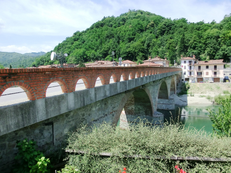 Straßenbrücke Nucetto