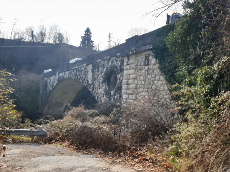 Straßenbrücke Posina