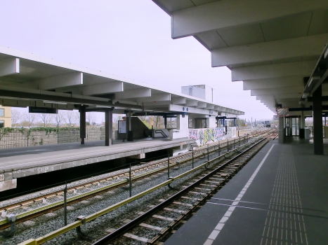 Metrobahnhof Spaklerweg