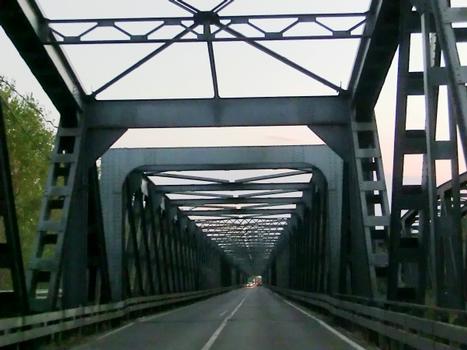 Cremona road Bridge across Po river