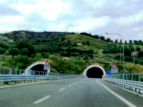 Manche di Castello Tunnel northern portals