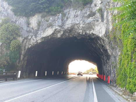 Tunnel Falesia