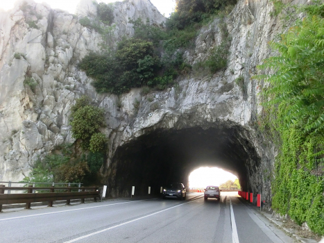 Falesia Tunnel