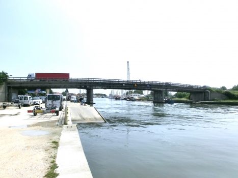Pont sur le Canal Migliarino