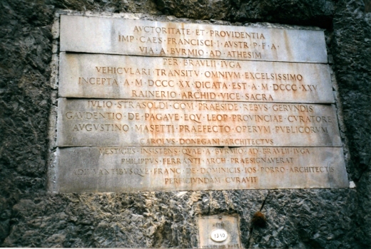 Bagni Vecchi Tunnel: Bagni Vecchi Tunnel, inscription engraved on the southern portal celebrating Stelvio road authors