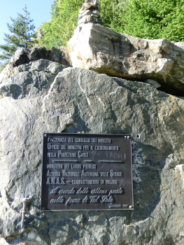 Plaz Tunnel southern portal, Val Pola landslide victims commemoration plate