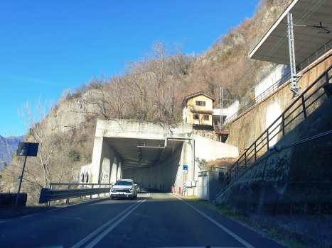Maccagno Inferiore 2nd Tunnel and, on the right, Maccagno Inferiore Railways Tunnel southern portals
