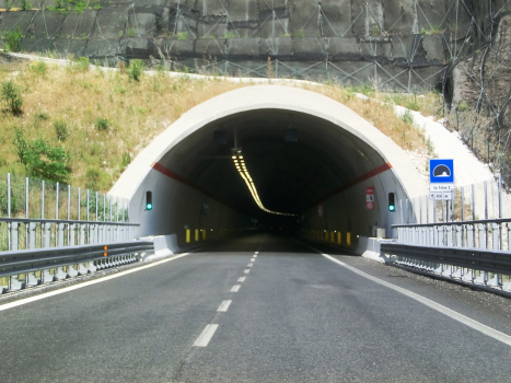Le Silve 2 Tunnel western portal in one way configuration