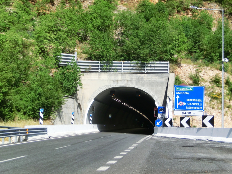 Fossato di Vico Tunnel western portal in one way configuration