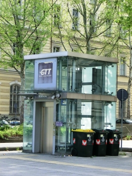 Bernini Metro Station lift