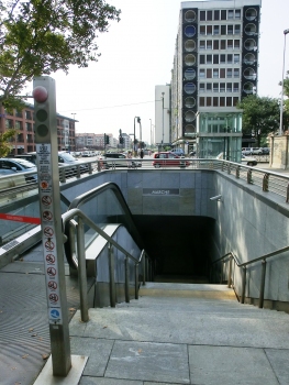 Marche Metro Station access