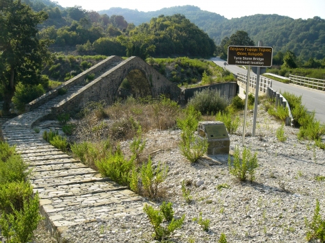 Pont de pierre de Tyria