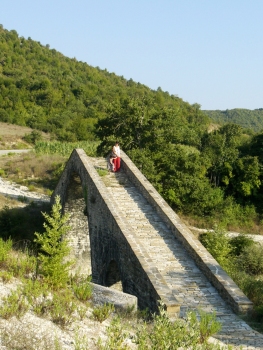 Pont de pierre de Tyria