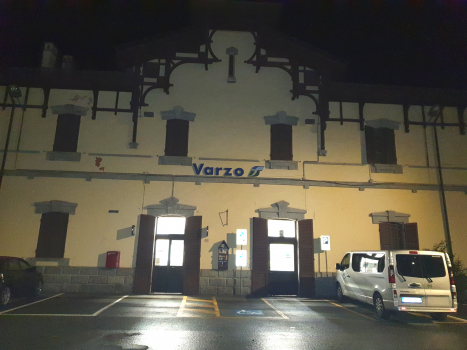 Varzo Station