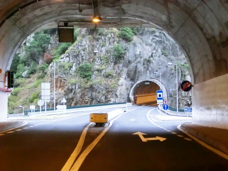 Ribeira Janela Tunnel southern portal from Casais Tunnel western portal