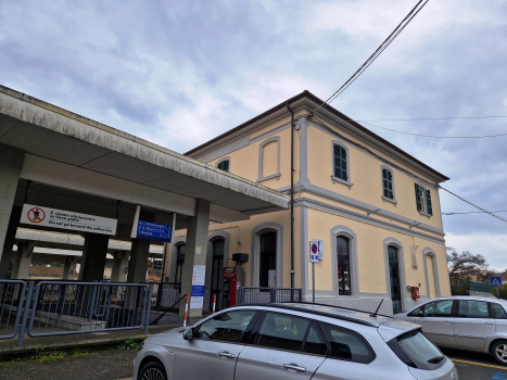 Vezzano Ligure Station