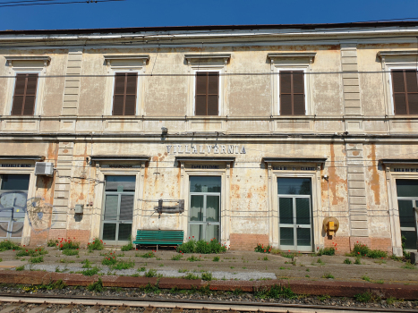 Villalvernia Station
