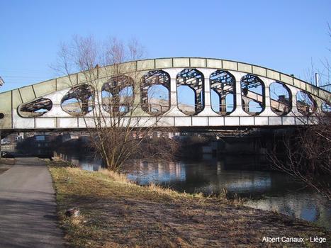 Ourthebrücke in Lüttich, Belgien