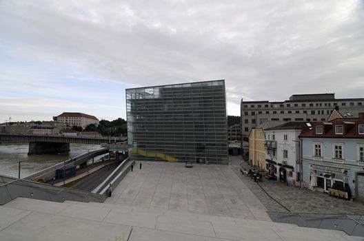 Ars Electronica Center nach der Renovierung und Erweiterung