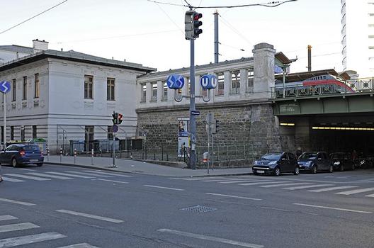 Bahnhof Wien Ottakring, das von Otto Wagner errichtete Bahnhofsgebäude der S-45 - Vorortelinie