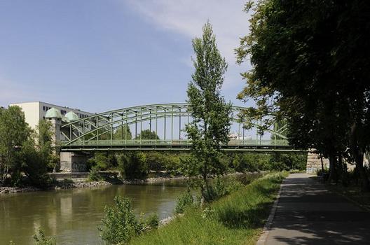 Döblinger Steg vom Donaukanalufer stromabwärts im 20. Bezirk gesehen