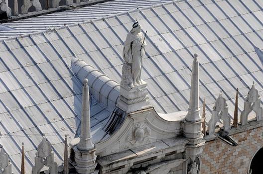 Dogenpalast Detail das Daches von der Basilica San Marco aus gesehen