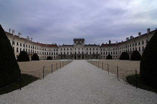 Schloss Esterházy, vom Haupteingang gesehen