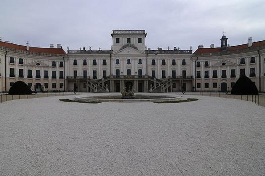 Schloss Esterházy, Hauptfront