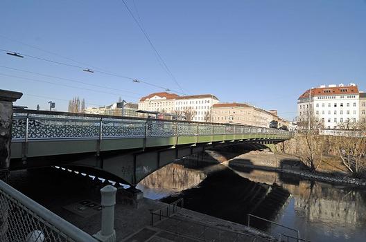 Friedensbrücke nach der Generalsanierung im Jahr 2011