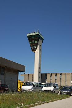 Tower des Flughafens Rijeka, der auf der Insel Krk liegt