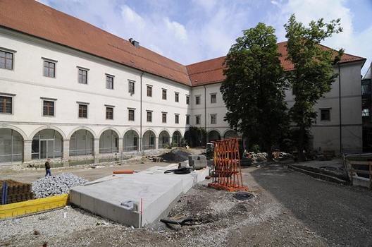 Linzer Schloss während des Neubaus des Südflügels