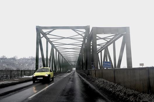 Mauthausner Brücke Fahrt von Pyburg nach Mauthausen; rechts die Eisenbahnbrücke