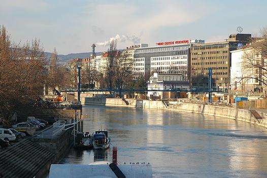 Schrägseilbrücke über den Donaukanal