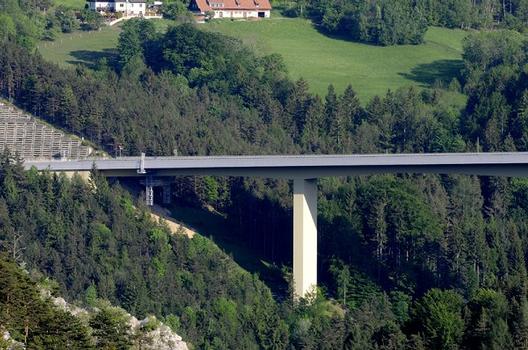 Talbrücke Schottwien, gesehen von oberhalb der Gemeinde Klamm