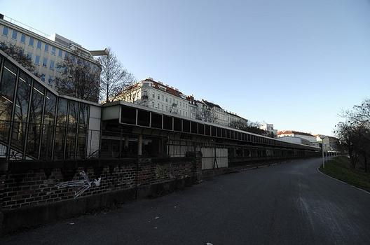 Friedensbrücke Metro Station
