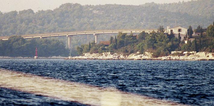 Brücke Ugljan Pašman. Ansteuerung von nordwestlicher Richtung