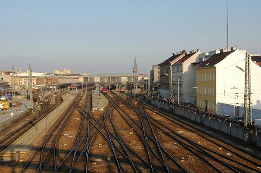 Westbahnhof Wien, Blick von der Schweglerbrücke
