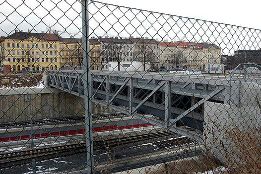 Rohrleitungsbrücke neben der Wienerbergbrücke, nicht öffentlich zugänglich