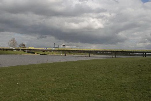 Karl-Carstens-Brücke