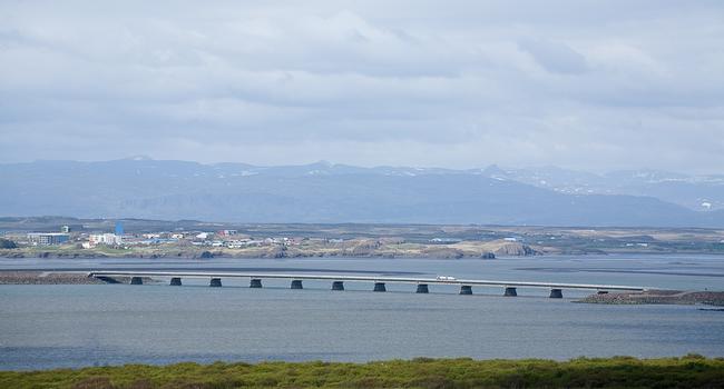 Brücke über den Borgarfjörður bei Borganes