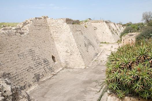 Ramparts byzantin de Caesarea Maritima