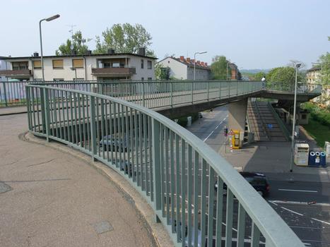 Foot and cycle bridge across Cassellastrasse in Frankfurt
