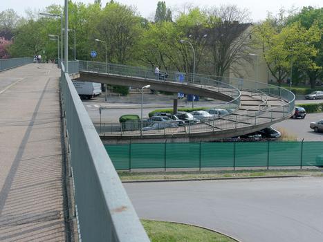 Fußgänger- und Radwegbrücke Cassellastraße, Frankfurt am Main; ein städtebauliches Unikum