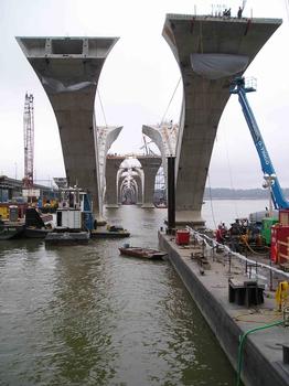 Woodrow Wilson Bridge V-Pier under construction