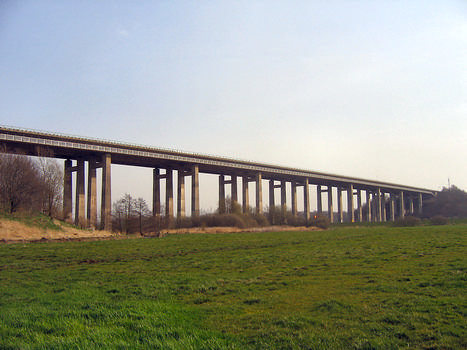 Autobahnbrücke A29 bei Oldenburg über die Hunte