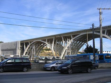 Autobahnbrücke der A1 do Norte über den Trancão