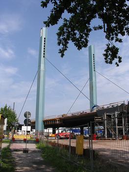 Schrägseilbrücke der A281 in Bremen-Neustadt