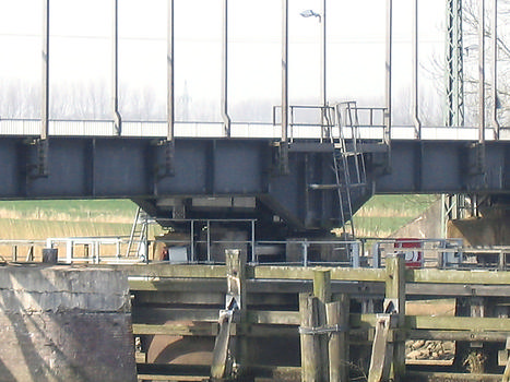 Eisenbahn-Drehbrücke Elsfleth über die Hunte