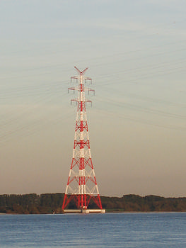 Pylônes du franchissement de la ligne 2 à haute tension sur l'Elbe
