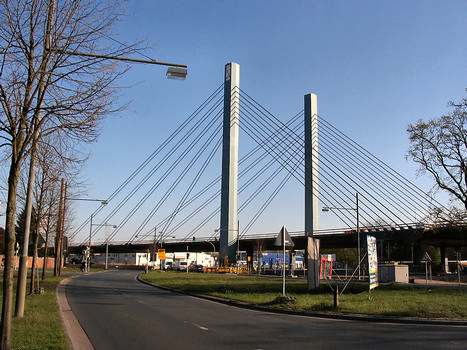 Schrägseilbrücke der A281 in Bremen-Neustadt